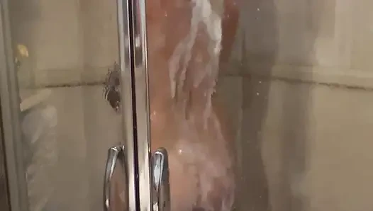 Tüm deliklere sikilmeden önce duş