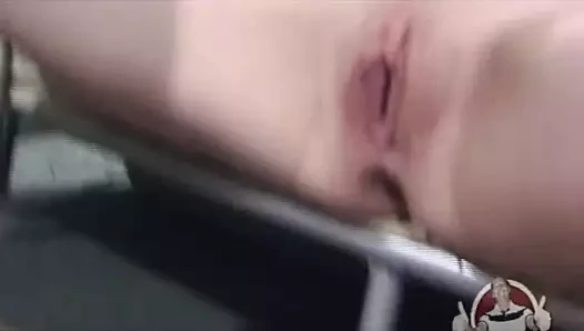 Sarah'nın kredi çeki kayıp – onun yerine bir Creampie alıyor