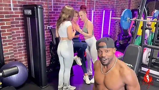 Orgie im fitnessstudio mit swingenden freunden