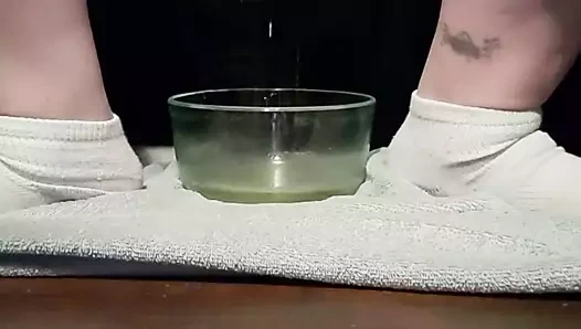 Mor iç çamaşırı ıslanıyor