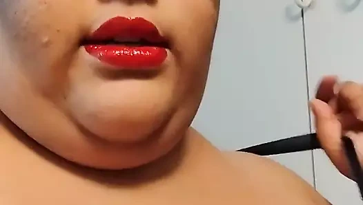 Büyük memelerimi gösteriyorum