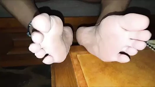 Nena seksi (boyut 37) ayaklarını hareket ettiriyor, bölüm 4