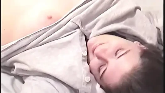Büyük memeli sarışın orta yaşlı seksi kadın yarak emiyor ve domalarak sikiliyor