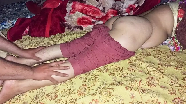 Yenge dewar tarafından sikiliyor--- karısı kocasını aldatıyor ve sert sikiliyor