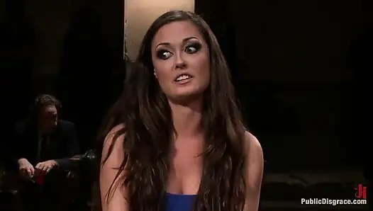 Penthouse Pet ile tüm kız halka açık utanç