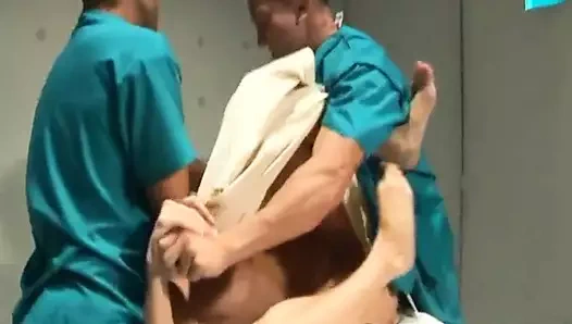 Edepsiz anal fahişe götünü sert siktiriyor