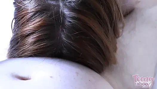 Scarlet üvey babasının amına boşalmasına izin veriyor