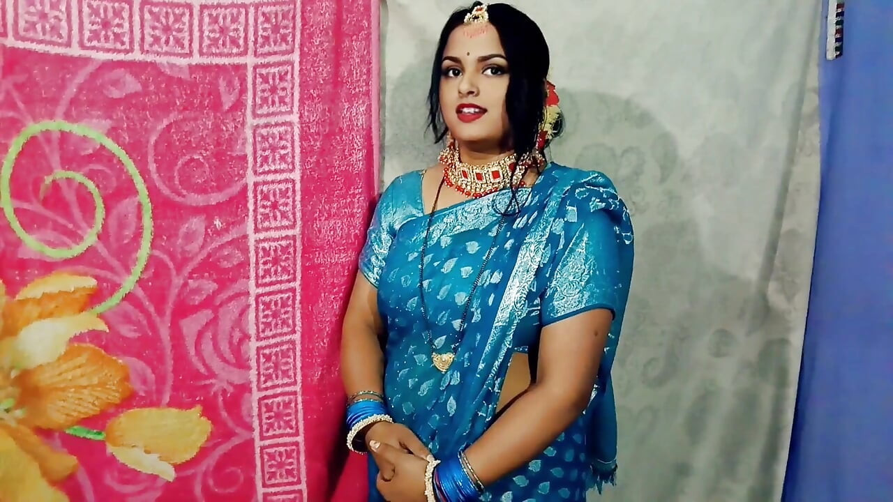 The sister-in-law was going to her friend's wedding, then when she came back, the brother-in-law was shaking the panna land, then the sister-in-law saw it and started sucking the brother-in-law's