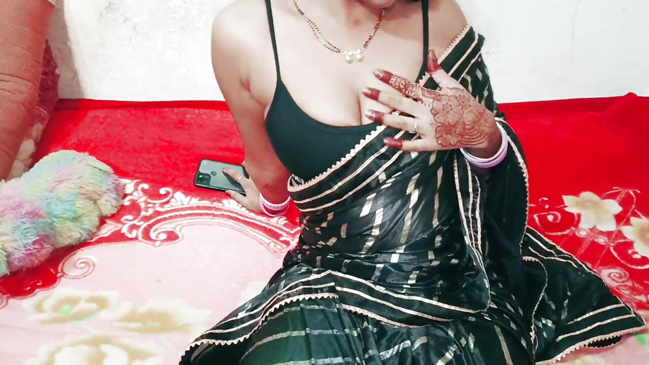 Desi Hintli Bengal kızı Doli bhabhi desi tarzda sikiliyor, sıcak memeli desi Bengal kızı Dolly Singh bhabhi