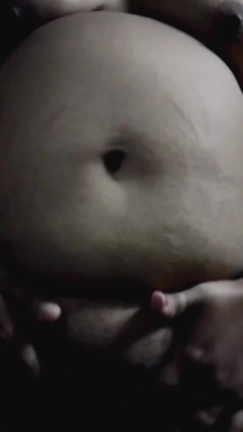 Захватывающий момент от "индийская сводная сестра Riyanshi трахает пальцами в ее розовую киску. Соло юной девушки с большими натуральными сиськами"