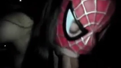 Örümcek adam maskeli kız pov bj