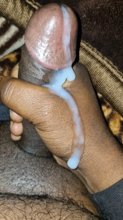 Battaniyenin içine büyük boşalmalı mastürbasyon