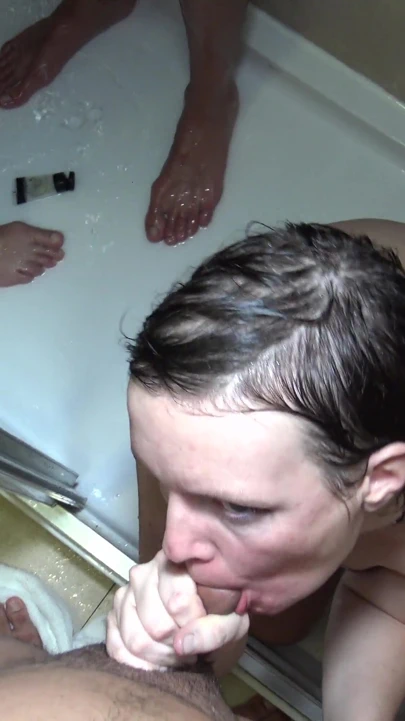 Dulcemorena ve genç minitomomi ile lezbiyen duşu