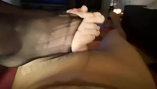 yırtık naylon ayaklar üzerinde horoz