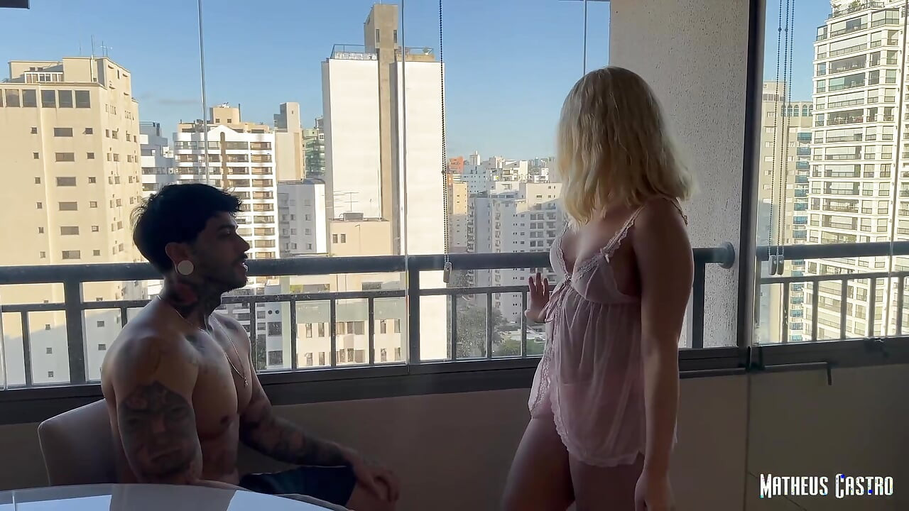 Yaramaz karım apartman balkonunda geceliğiyle beni bekledi - amını yedim