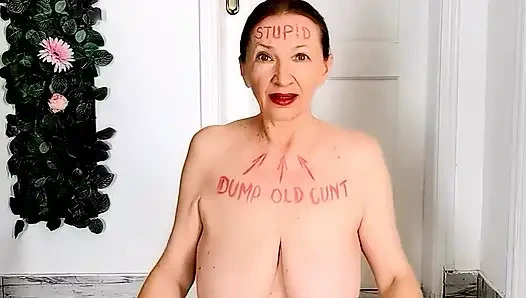 Büyükanne aptalca davranıyor.