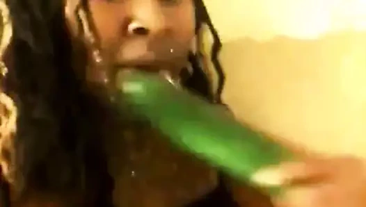 Şanslı bir salatalık şimdiye kadarki en iyi kafayı alır