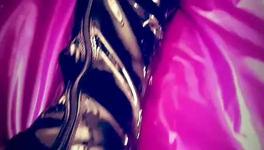 Bayan emma lateks içinde