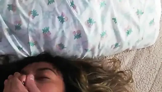 Bu genç latini parkta buldum, onu giydirdim ve aptalını siktim