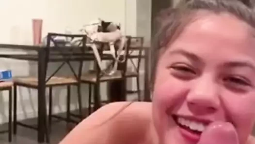 O mastürbasyon yaparken telefonda koca ile konuşuyor