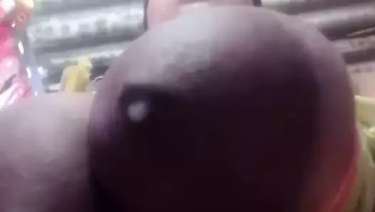 bağlı yukarı sarkık sağılan ve emdi üzerinde