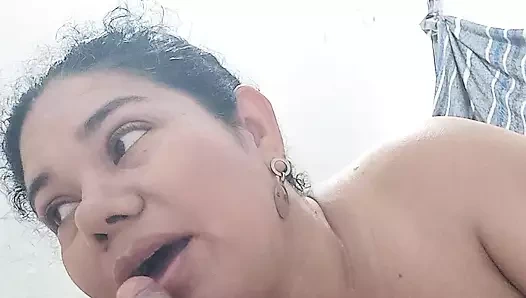 Novia gırtlağına kadar emiyor