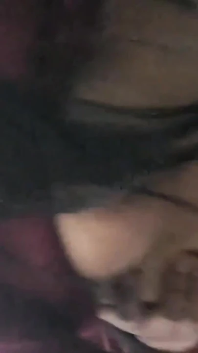 Волнующий момент из "Студенты в ванной домашнего Видео института!  Я трахаю свою одноклассницу в ванной"