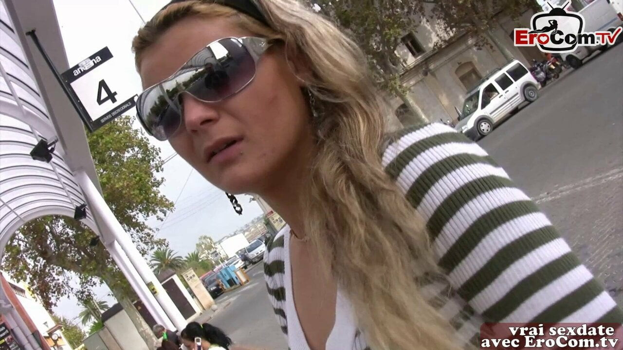 Sıska fransız sarışın genç seks için otobüs istasyonunda aldı