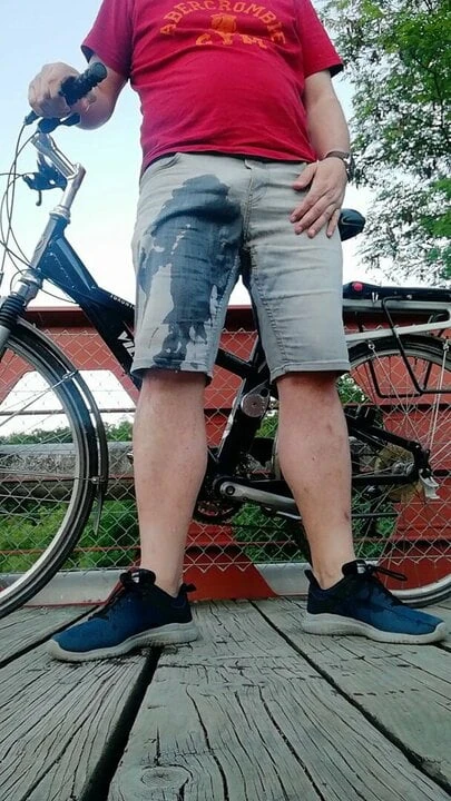 Pantolonumu küçük köprüye işemek
