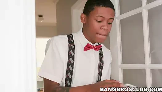 Tatlı abanoz genç masturbates önce Başlarken sürülmüş tarafından bbc