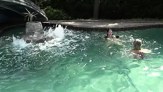 Yüksek kaliteli seks sahneleri - cesaret! - Girls Summer Sins Soft