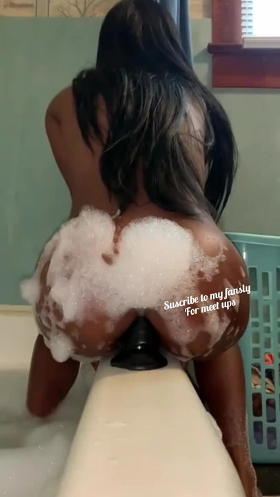 Позволь мне скакать на твоем хуе в моей заднице, как это