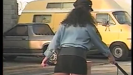 Lezbiyen kız alır kızlar kedi ile yapay penis üzerinde the yatak