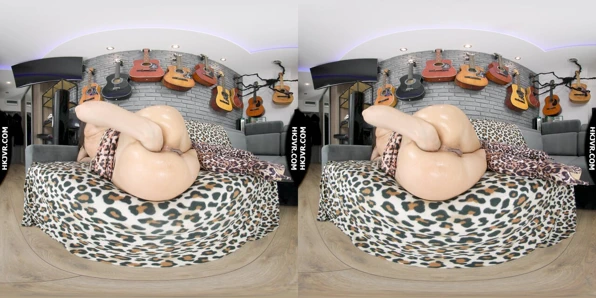 Cheetah elbiseli Hotkinkyjo kendi kendine anal yumruk sokma, büyük esneme ve aşırı sarkma