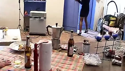 Güzel amatör sarışın kahrolası iki erkekler içinde masks