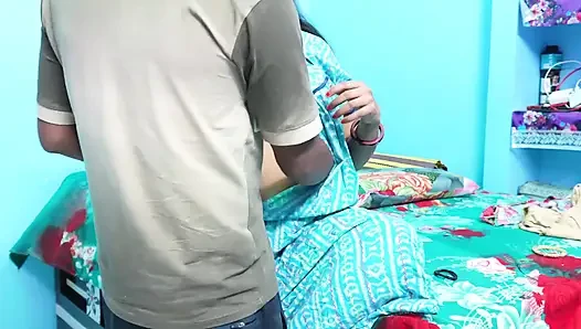 Kayınbiraderi kayınbiraderi kız kardeşini kıyafetlerini yırttı ve onu sikti