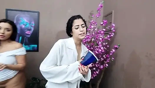 En iyi kızları lavman yutuyor ve xxl litre lavman