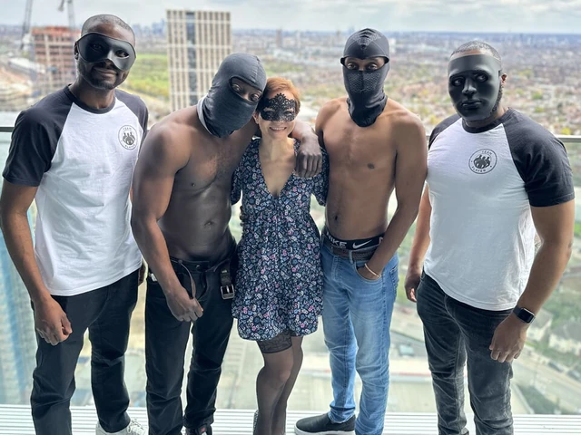 Хотвайф и гэнгбэнг с 4 большими черными членами, пока муж-куколд снимает на видео, двойное проникновение, двойное вагинальное, раком, жесткий трах, куколд, дрочка ногами, двойное вагинальное, растянутая киска, часть 1