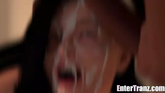 Seksi trans kadınlar cinsel doruklarına ulaşıyor