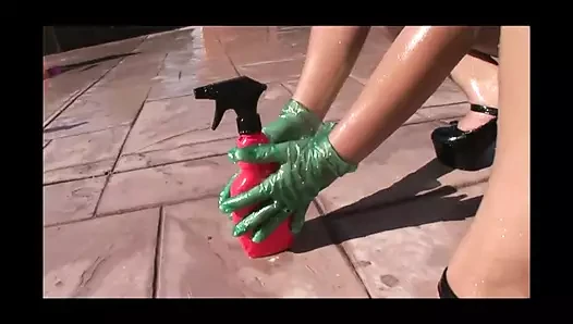 Tombul siyah erkek avcısı canavar siyah yarakla sikiliyor ve ağzına boşalıyor