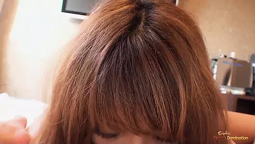 Chichi lezzetli döl yutmak isteyen yaramaz Asyalı orta yaşlı seksi kadın