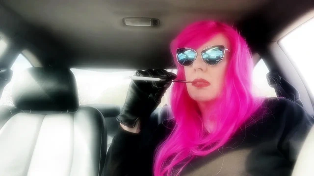 SENI BEKLIYORUM --- UZUN SIGARA TUTACAĞıN BIR ŞEKILDE FıŞKıRıYOR