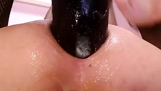 Kadın kılıklı sürtük oğlan-amcık ultra yakın çekim - 3 inç genişliğinde dildo