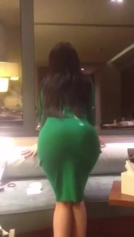 Arap kabarcık popo sallayarak