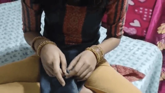 Meri sutyen şişman gye hain ve sikişiyor'' kız Hintçe ses