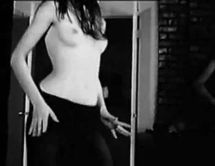 İlk parti sahnesi, dört yerde (1969 eski erotik)