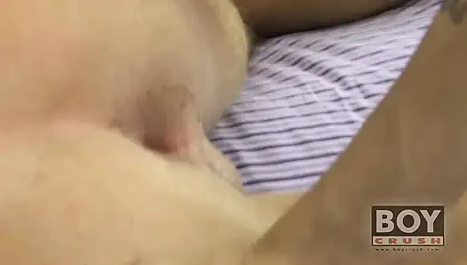 Erkeklerin ne yapacağını yapıyor