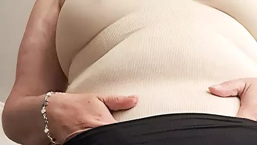 Genç bir sevgiliyi kamerada baştan çıkarıyor