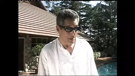 Nazikçe büyük yarağımı götüne sokuyorum bölüm 3