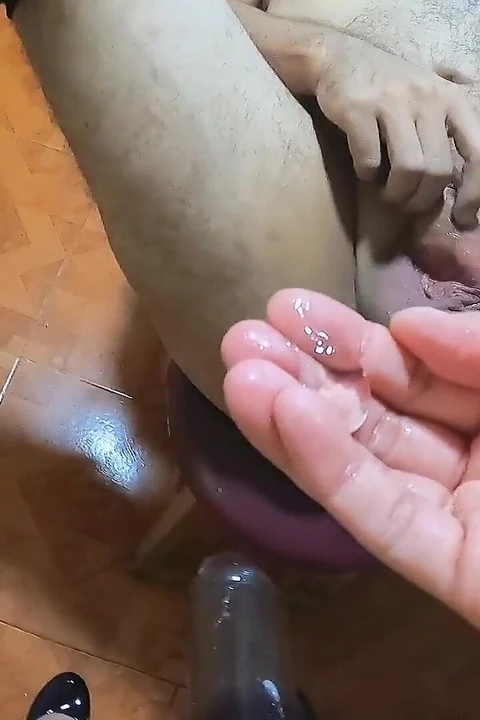 Kadın büyük dildoyla erkek arkadaşının götünü sikerek eğleniyor #77 video 1